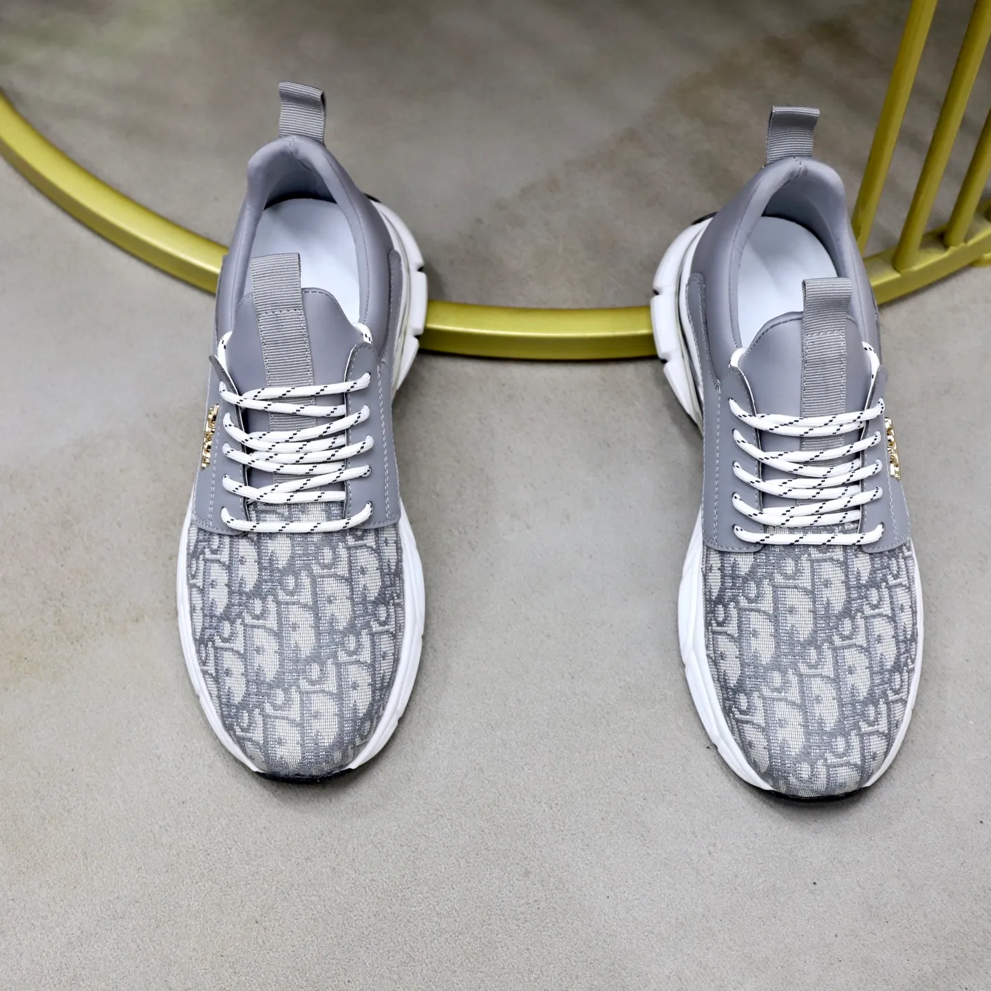 Men's shoes: 440💰🙅‍♂️🙅‍♂️🙅‍♂️ Brand: Dior DIOR Standard code: 38-44 (45 customized) Grade: Same as the official website Material: Original cowhide material spliced with brand cloth Comfortable and breathable lining Lightweight and wear-resistant sports outsole Style category: Men's fashionable casual shoes Running sports shoes Distinguished luxury brand elements Top luxury color: actual picture color
